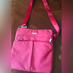 Baggallini Red Bag with gray lining, great for travel, many pockets